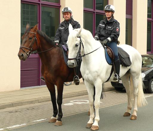 Hanovrien - Policiers montés