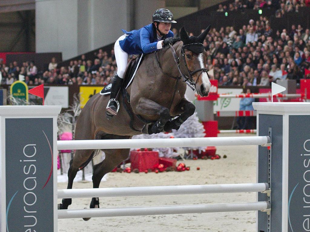 Pénélope Leprevost and Nice Stephanie Selle Suédois - Svenskt Varmblod in Geneva in 2013 - CC BY-SA 3.0 - Clément Bucco-Lechat 